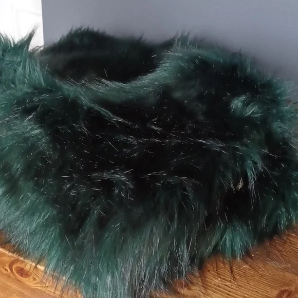 Jessica Simpson  fuzzy  vest - Picture 12 of 12
